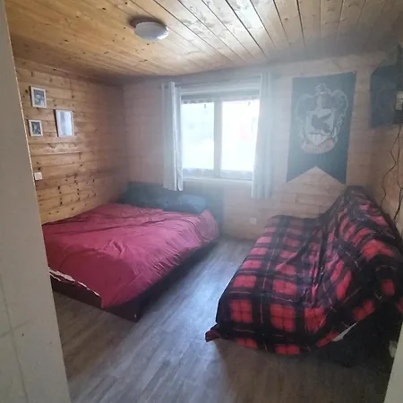 8 Personnes + Grand Terrain Et Riviere * Entremont