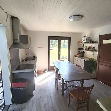 8 Personnes + Grand Terrain Et Riviere * Entremont