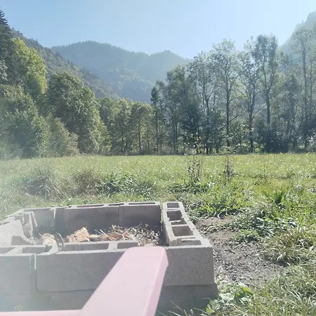 8 Personnes + Grand Terrain Et Riviere Entremont