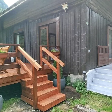 8 Personnes + Grand Terrain Et Riviere * Entremont